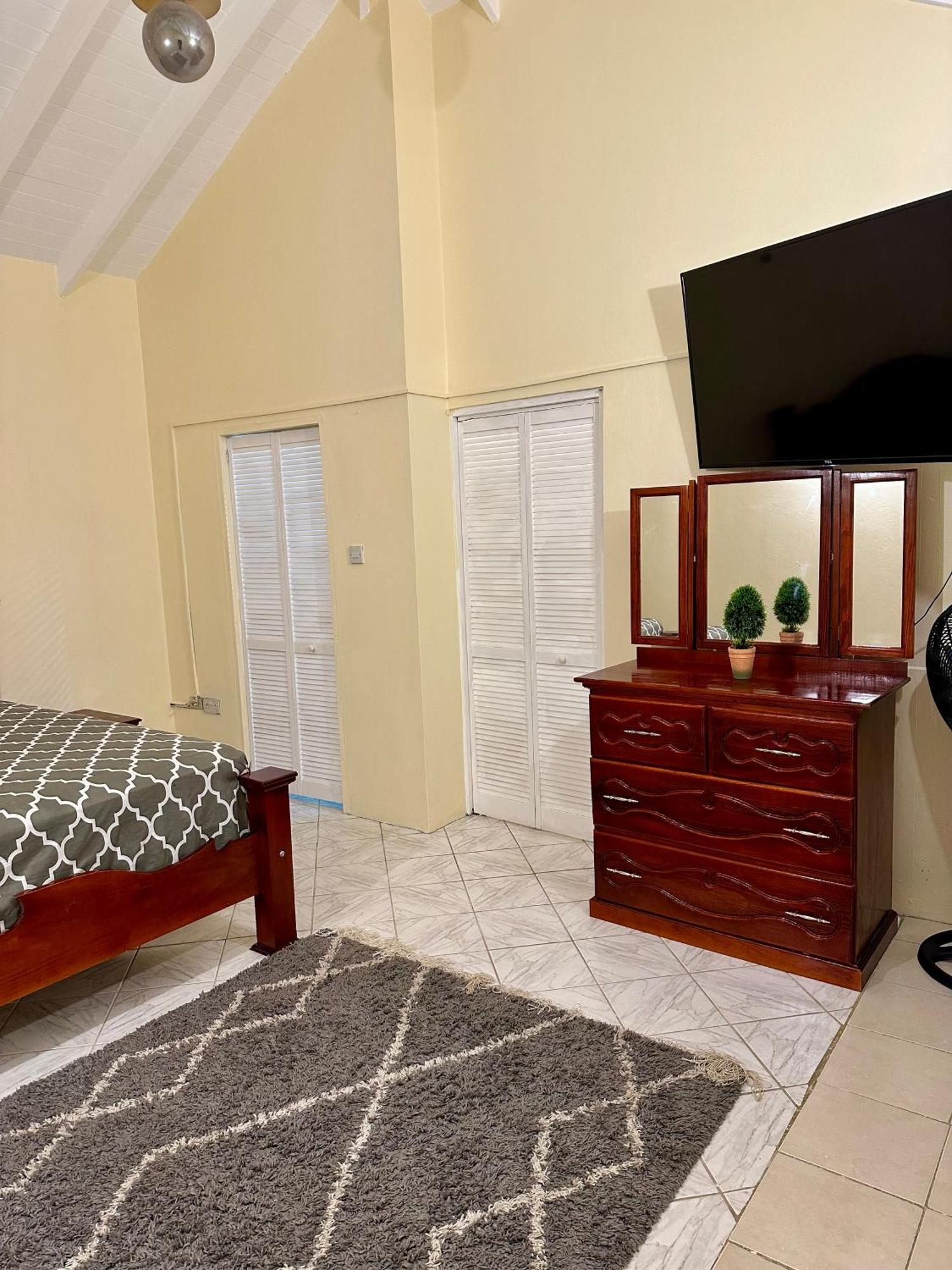 Castle Berry Apartments Kingstown Buitenkant foto
