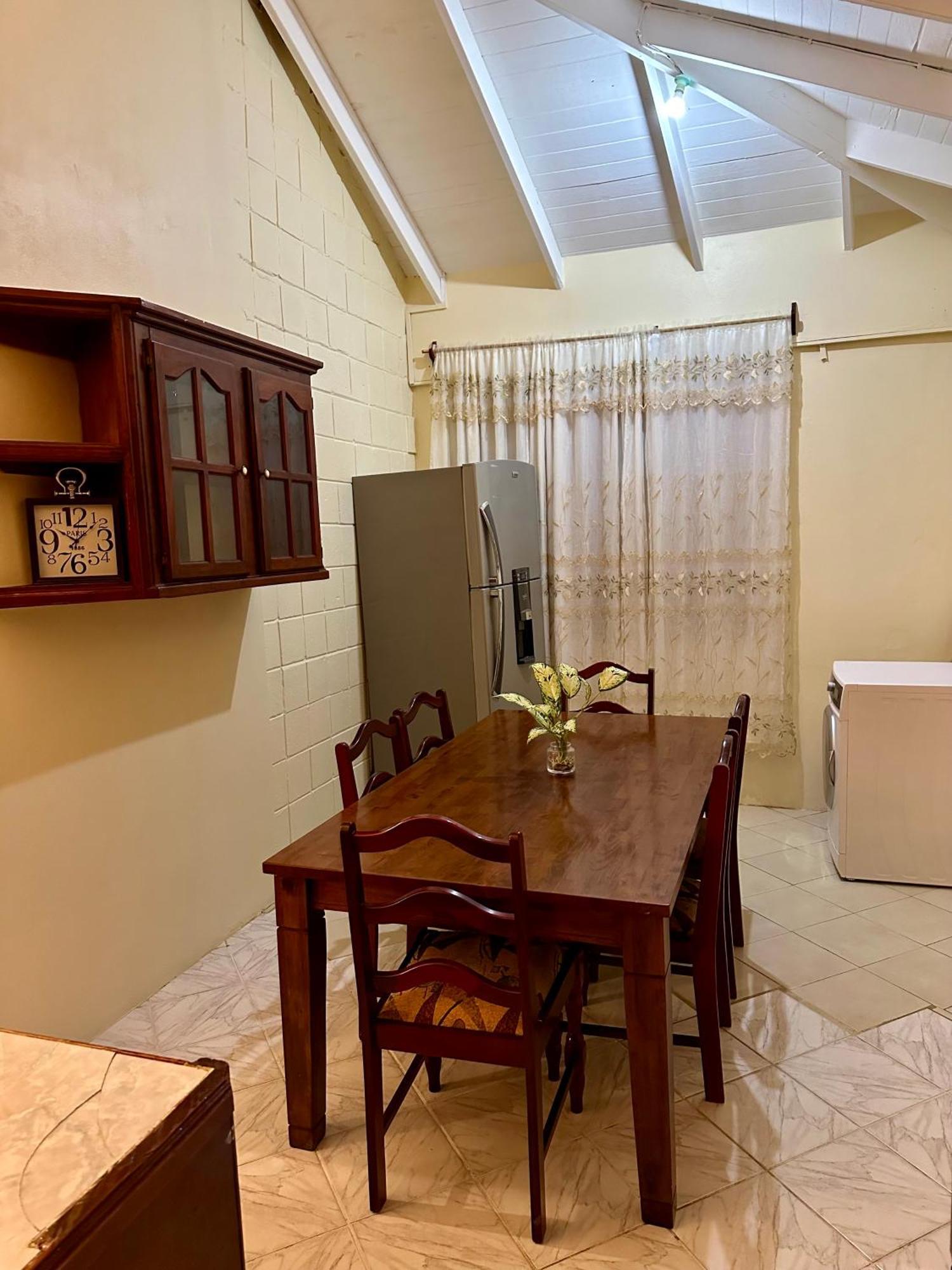 Castle Berry Apartments Kingstown Buitenkant foto