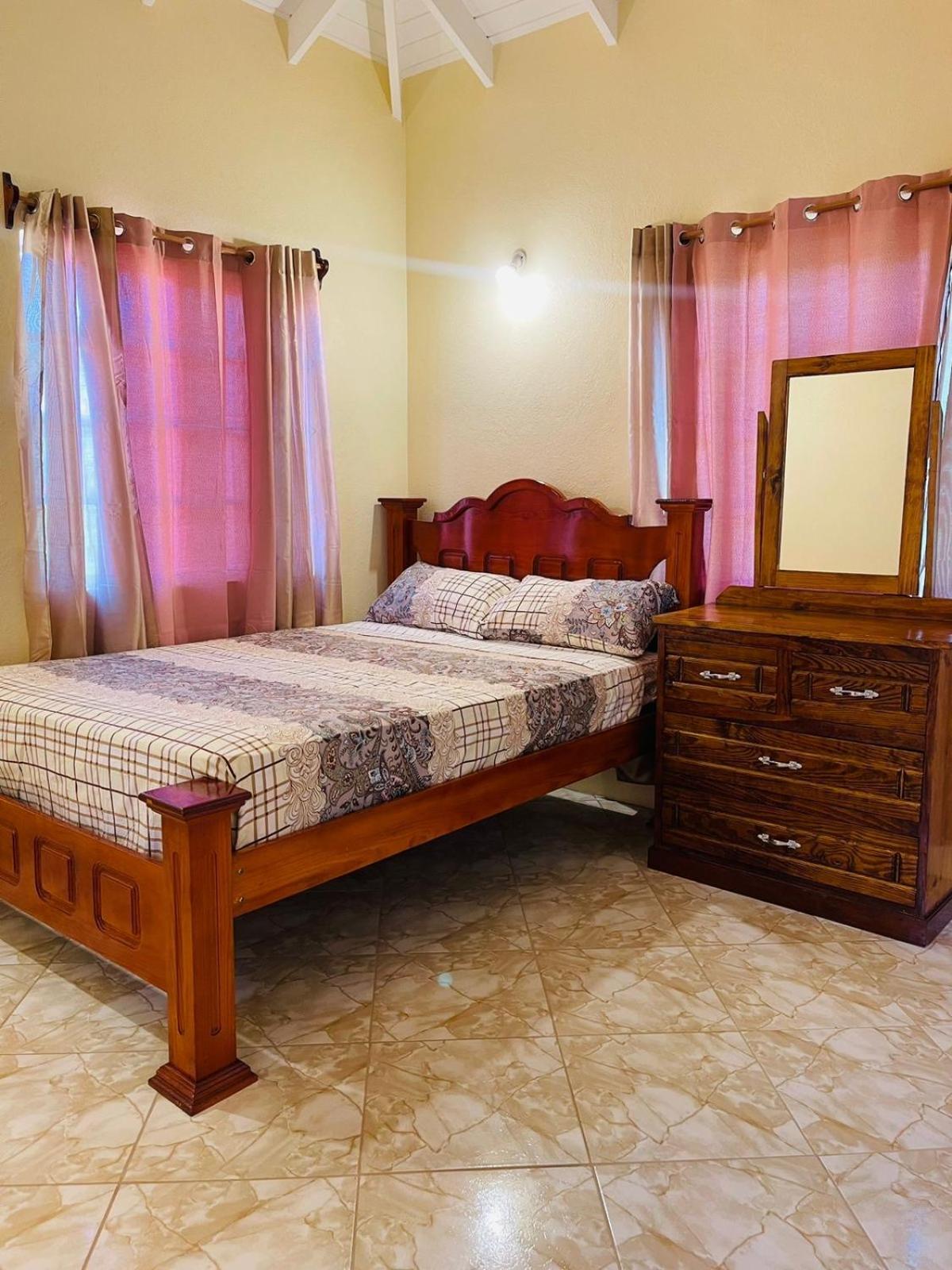 Castle Berry Apartments Kingstown Buitenkant foto