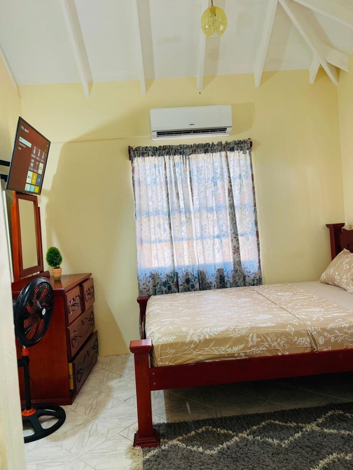 Castle Berry Apartments Kingstown Buitenkant foto