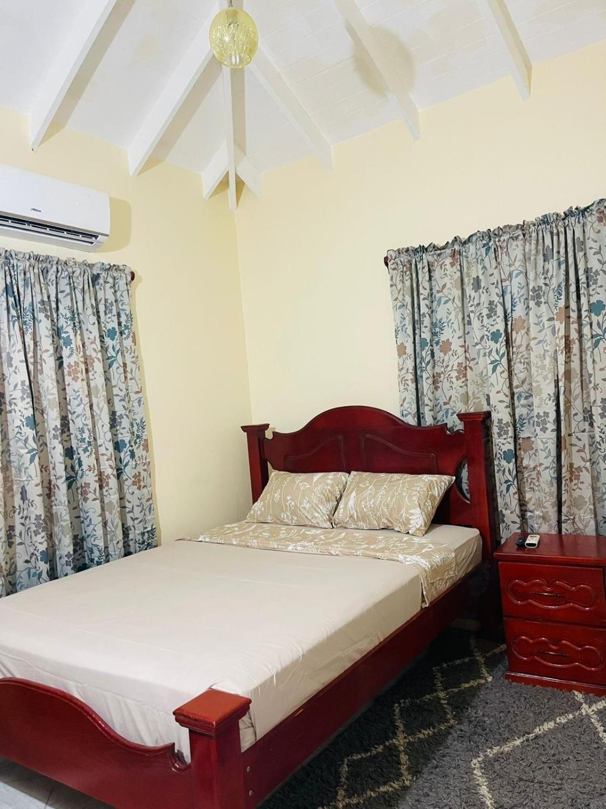 Castle Berry Apartments Kingstown Buitenkant foto