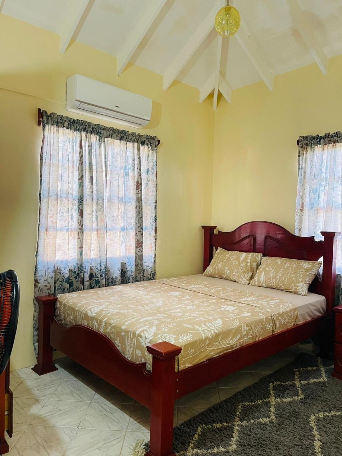 Castle Berry Apartments Kingstown Buitenkant foto
