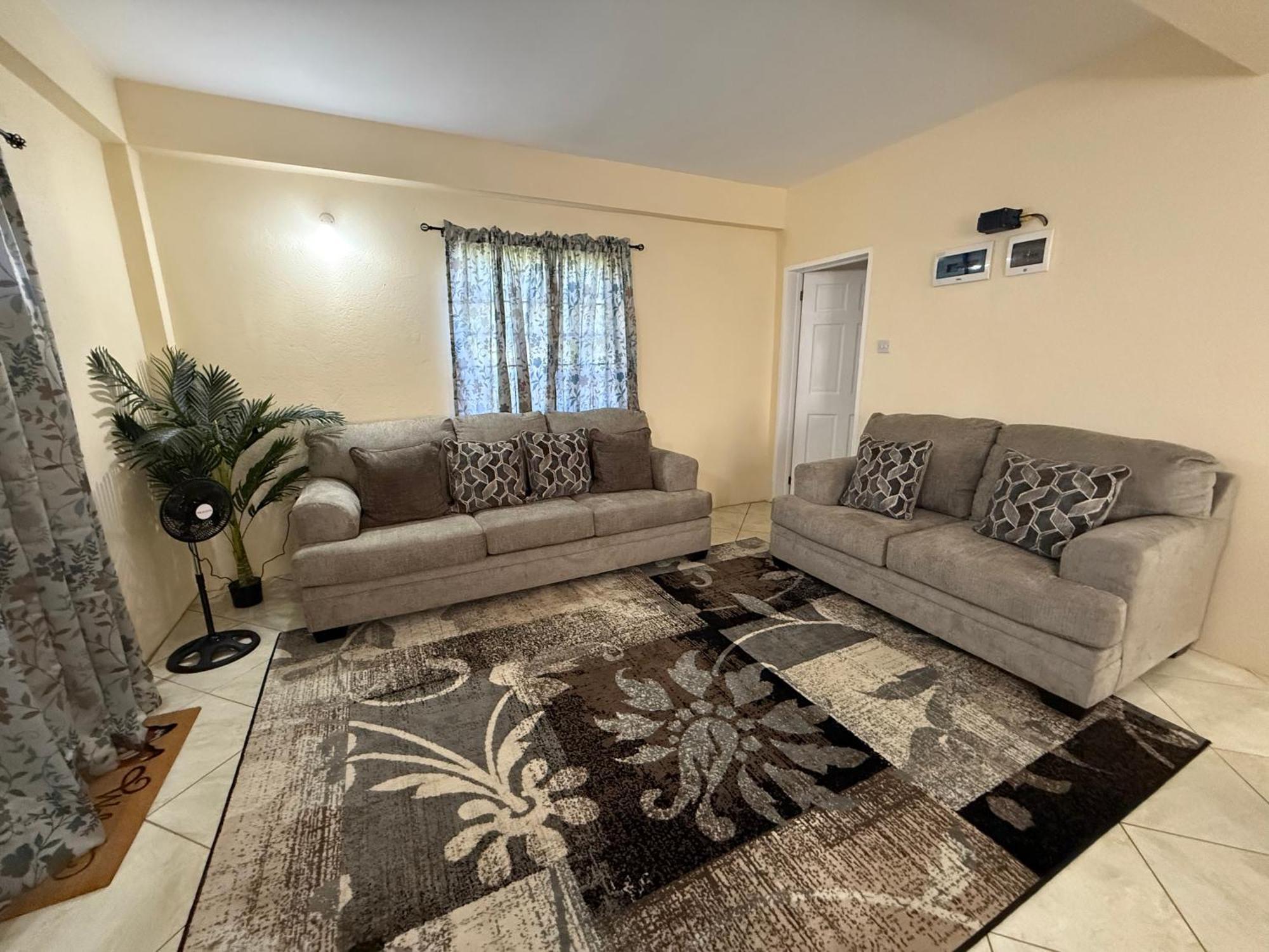 Castle Berry Apartments Kingstown Buitenkant foto